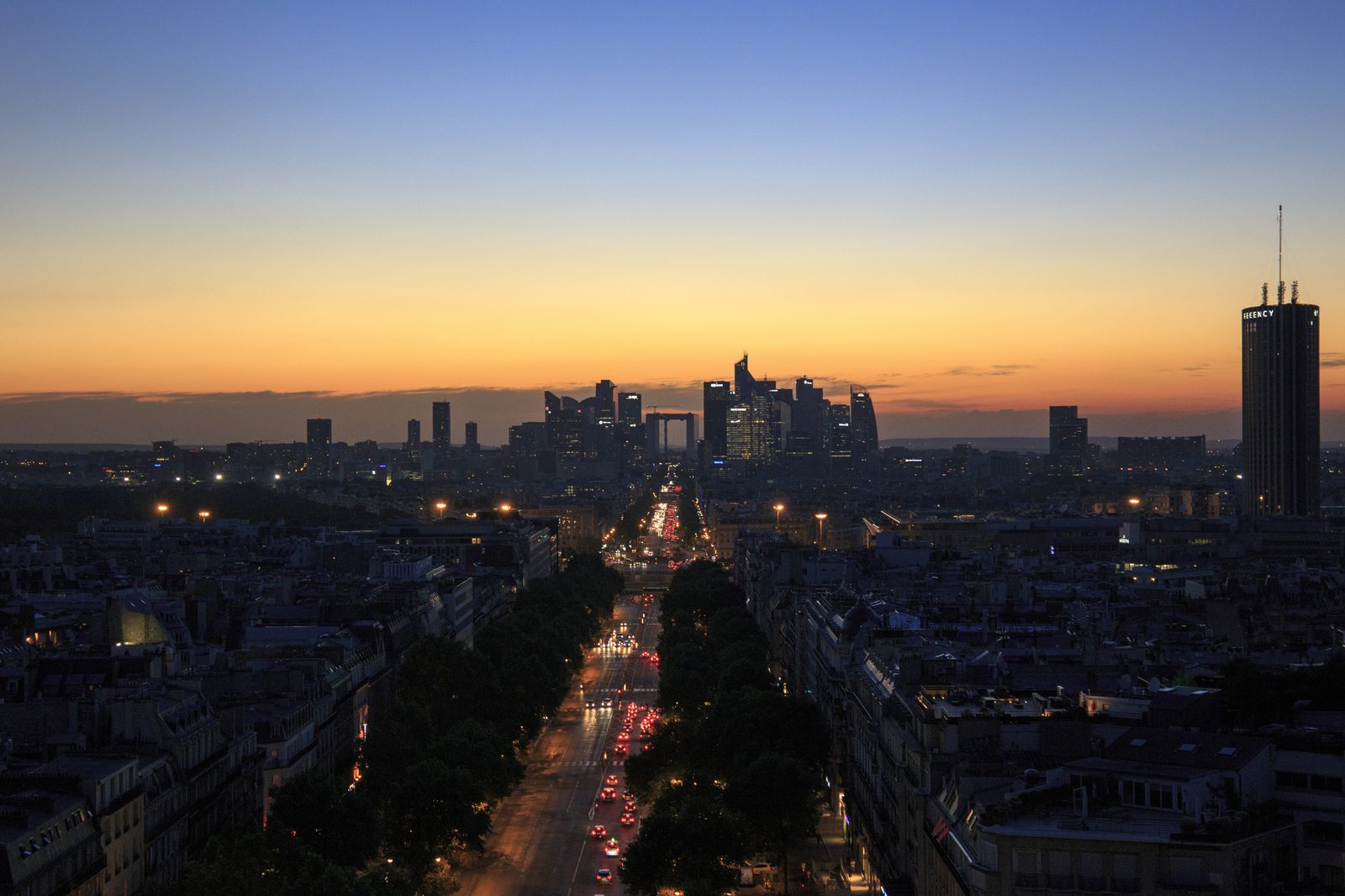 Sonnenuntergang vom Arc de Triomphe Richtung La Défense