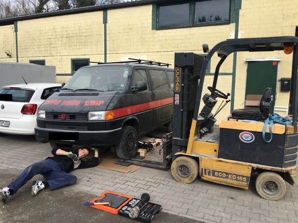 Wie wechselt man eine Antriebswelle an einem T4?